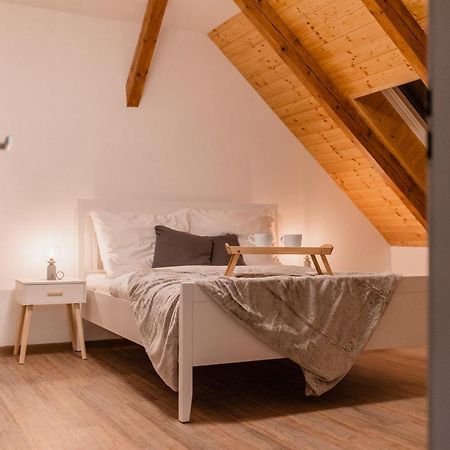 Romanticky Loft Parking U Hlavniho Nadrazi Оломоуц Екстериор снимка