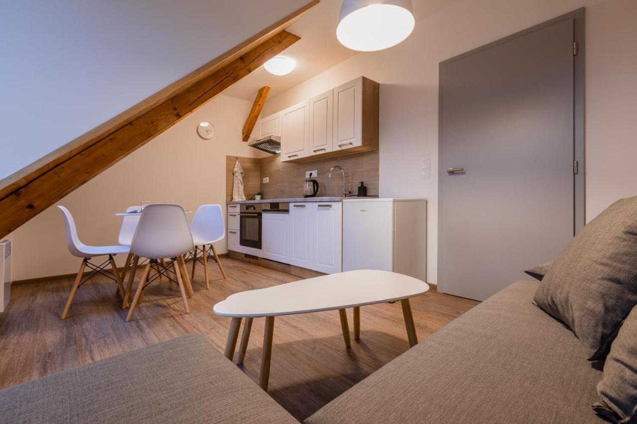 Romanticky Loft Parking U Hlavniho Nadrazi Оломоуц Екстериор снимка