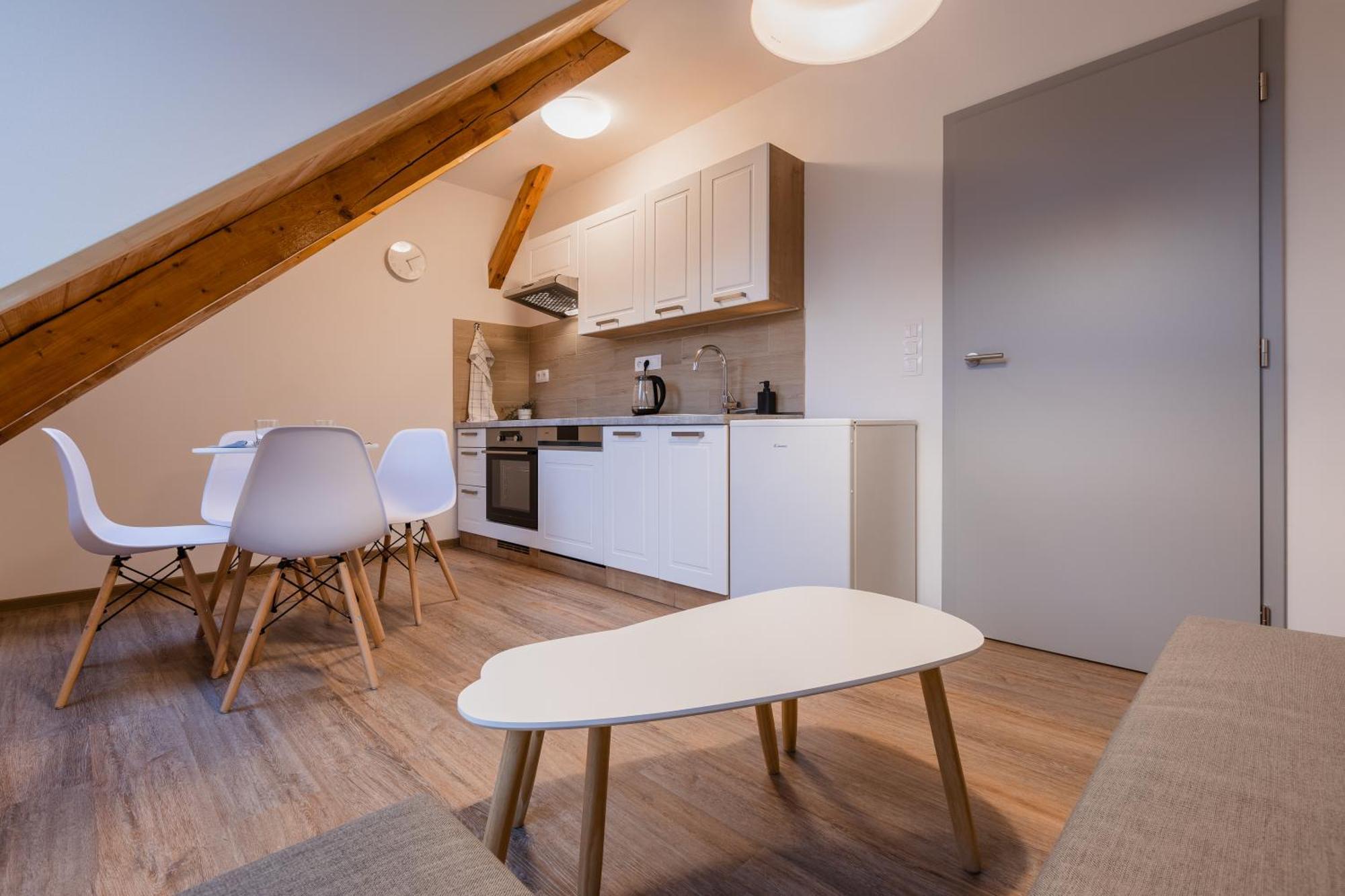 Romanticky Loft Parking U Hlavniho Nadrazi Оломоуц Екстериор снимка